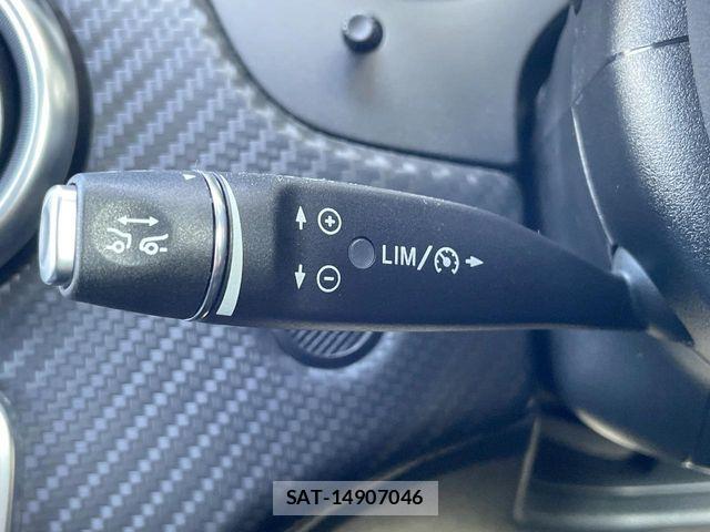 Mercedes Benz A-CLASS 2016-04 5871649-6