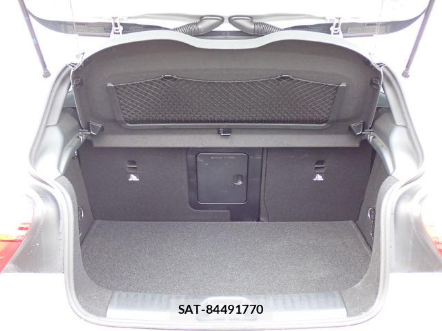 Mercedes Benz A-CLASS 2017-04 6012595-29