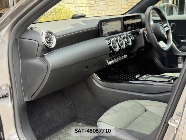 Mercedes Benz A-CLASS 2024-07 6672424-25