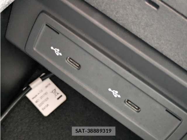 Mercedes Benz A-CLASS 2019-09 6815852-25