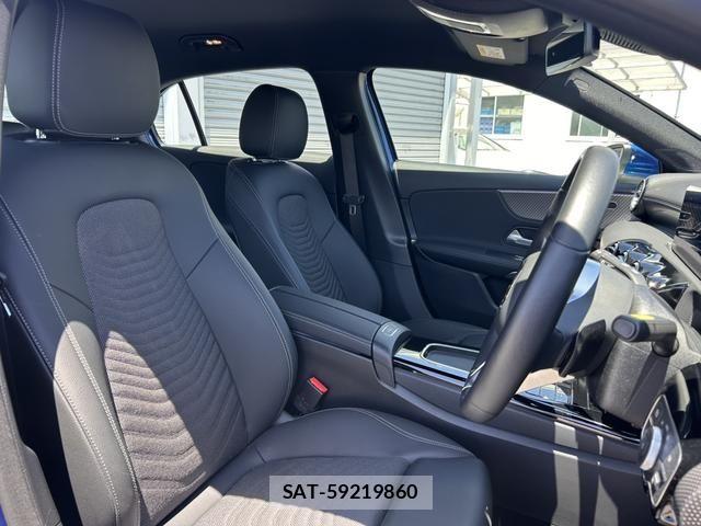 Mercedes Benz A-CLASS 2025-01 7020853-3