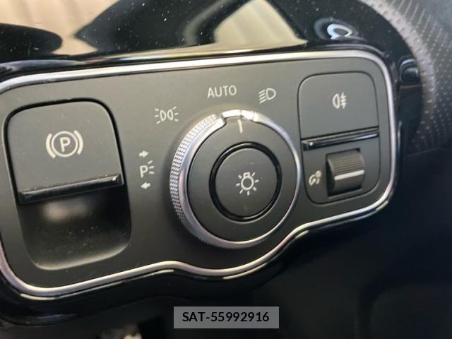Mercedes Benz A-CLASS 2018-12 7221490-14