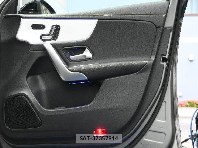 Mercedes Benz A-CLASS 2018-12 7221488-23