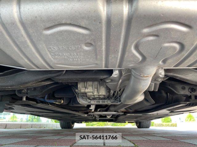 Mercedes Benz A-CLASS 2015-12 7221481-18