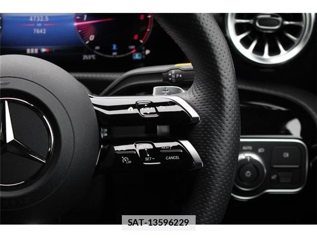 Mercedes Benz A-CLASS 2023-06 7725423-11