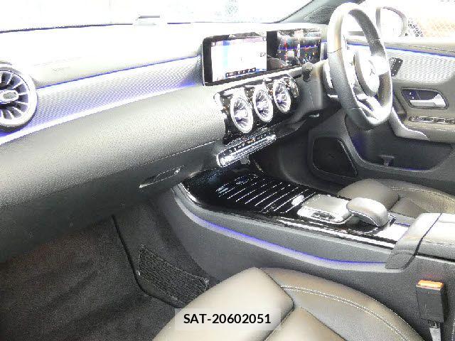 Mercedes Benz A-CLASS 2019-08 7725434-1
