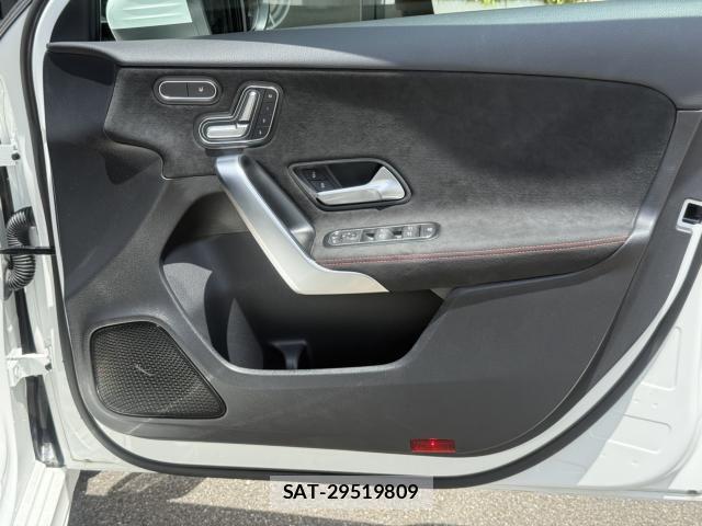 Mercedes Benz A-CLASS 2024-02 7877628-28