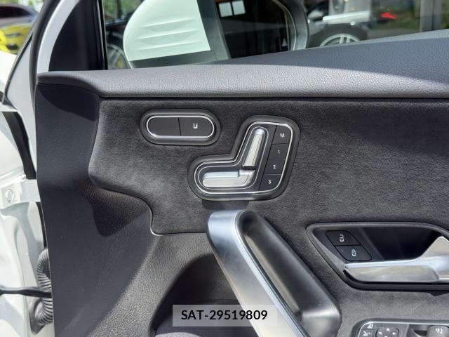 Mercedes Benz A-CLASS 2024-02 7877628-29