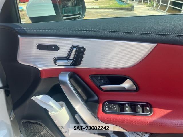 Mercedes Benz A-CLASS 2020-03 8100327-11