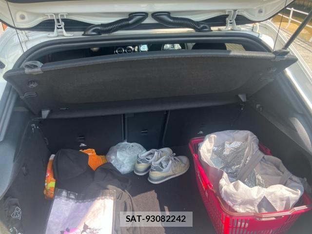 Mercedes Benz A-CLASS 2020-03 8100327-7