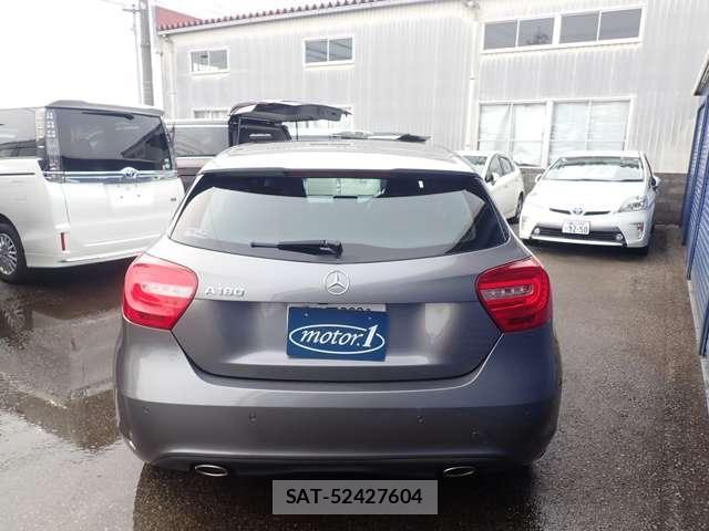 Mercedes Benz A-CLASS 2014-04 8100332-6