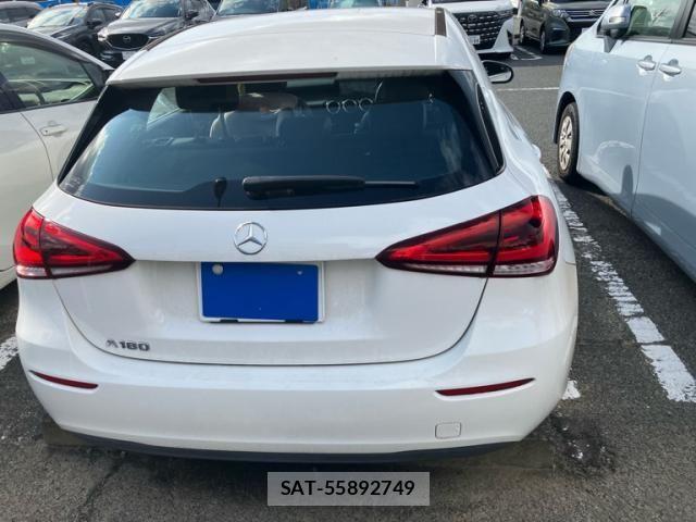 Mercedes Benz A-CLASS 2021-09 8100330-4