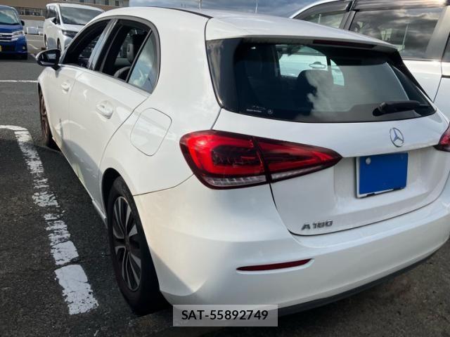 Mercedes Benz A-CLASS 2021-09 8100330-6