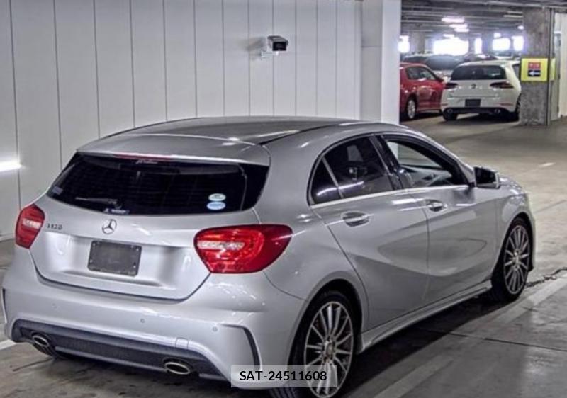 Mercedes Benz A-CLASS 2014-03 8135403-1