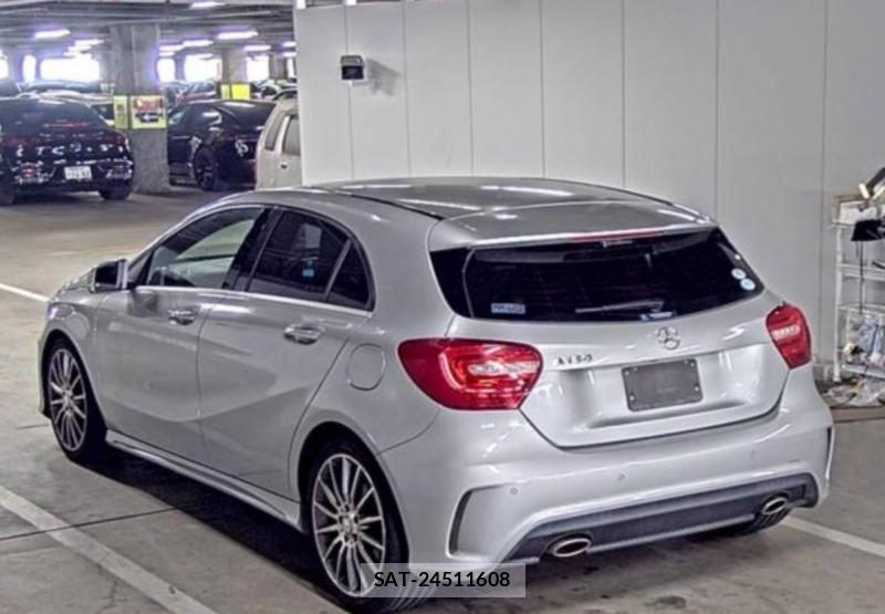 Mercedes Benz A-CLASS 2014-03 8135403-2