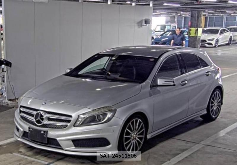 Mercedes Benz A-CLASS 2014-03 8135403-3