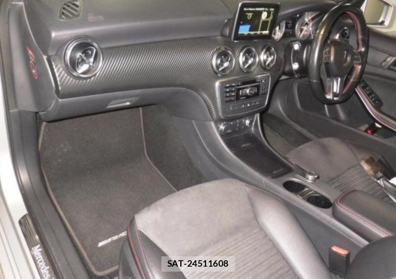 Mercedes Benz A-CLASS 2014-03 8135403-4