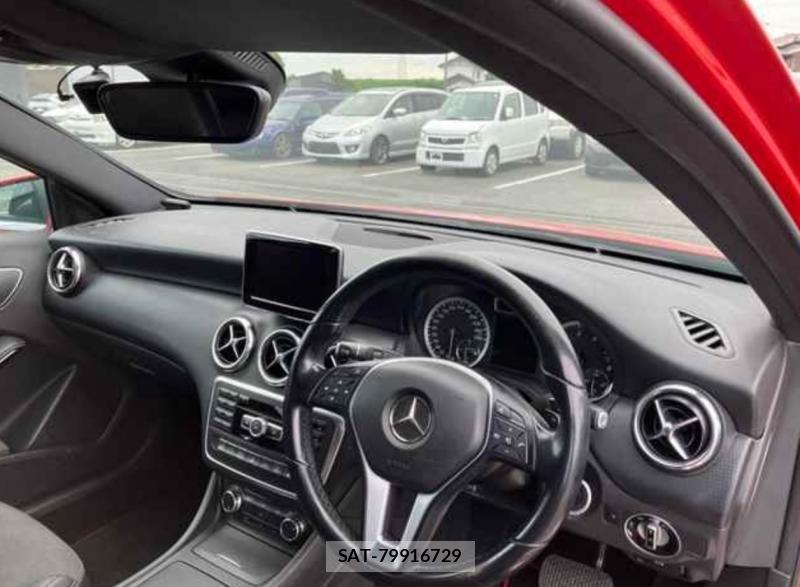 Mercedes Benz A-CLASS 2014-03 8135316-5