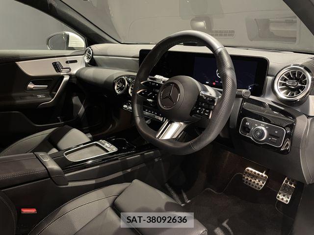 Mercedes Benz A-CLASS 2025-08 8158766-1