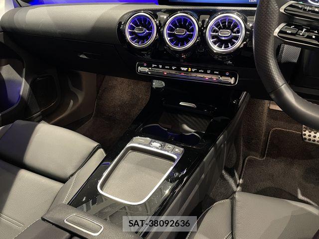 Mercedes Benz A-CLASS 2025-08 8158766-7