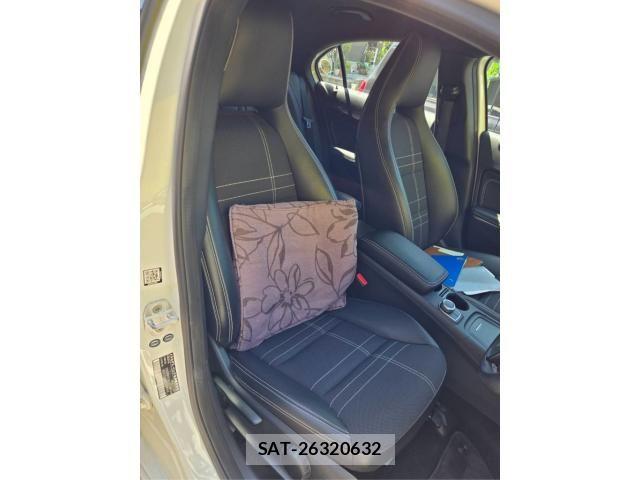 Mercedes Benz A-CLASS 2014-01 8208605-11