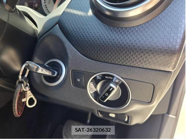 Mercedes Benz A-CLASS 2014-01 8208605-13