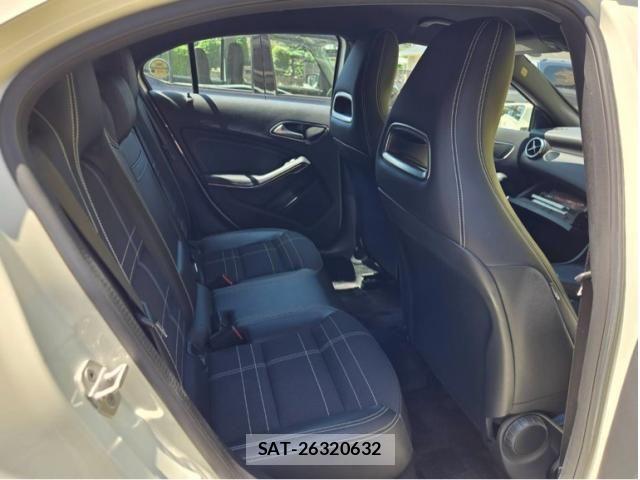 Mercedes Benz A-CLASS 2014-01 8208605-14
