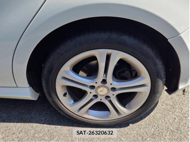 Mercedes Benz A-CLASS 2014-01 8208605-5