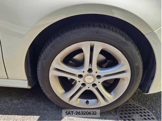 Mercedes Benz A-CLASS 2014-01 8208605-7