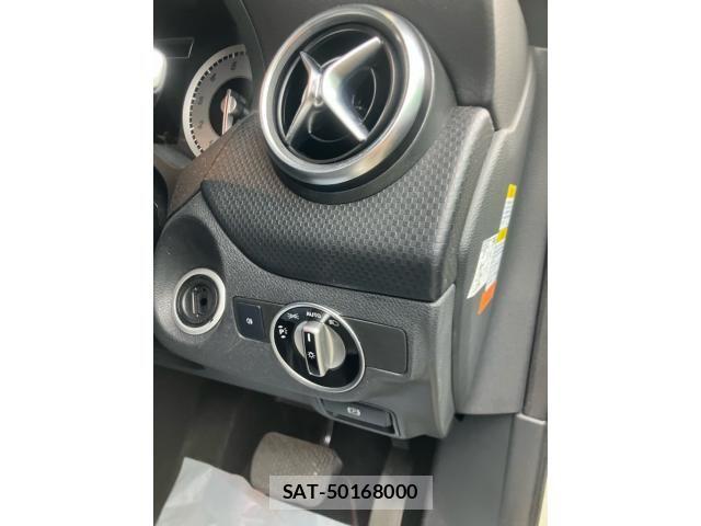 Mercedes Benz A-CLASS 2014-07 8245846-17