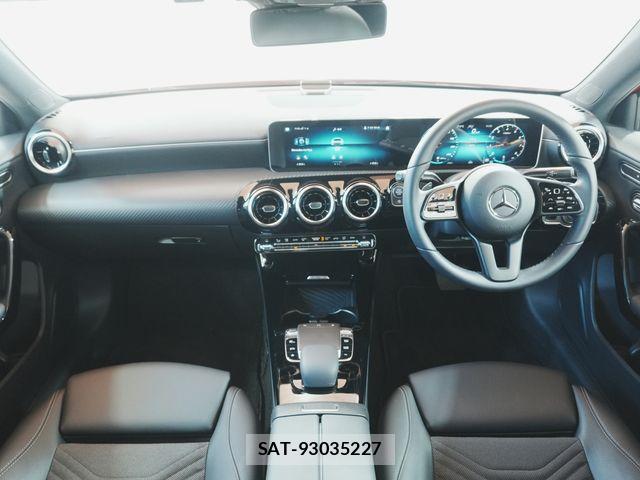 Mercedes Benz A-CLASS 2019-04 8315343-1