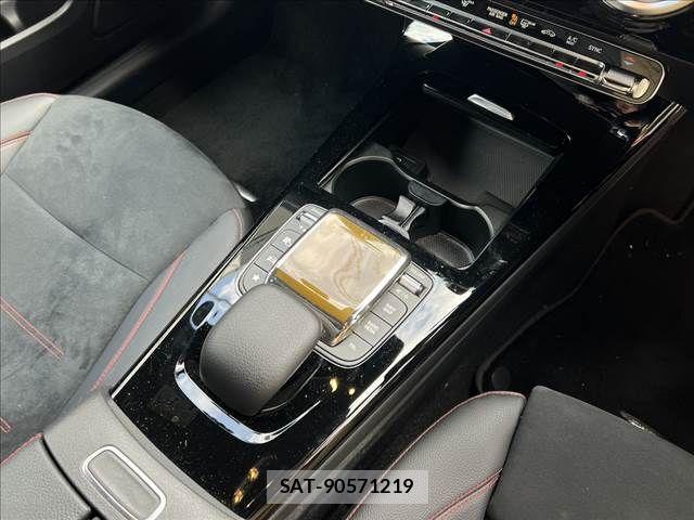 Mercedes Benz A-CLASS 2022-05 8336696-16