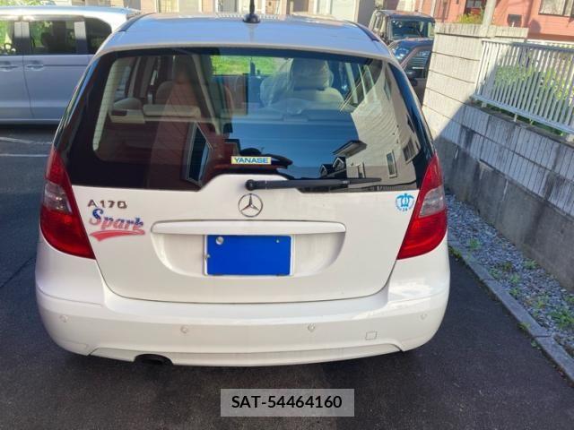 Mercedes Benz A-CLASS 2009-05 8354908-9
