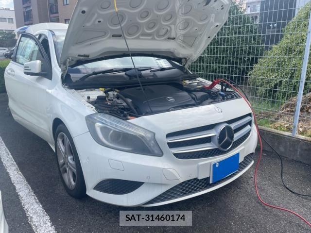 Mercedes Benz A-CLASS 2013-10 8366905-0