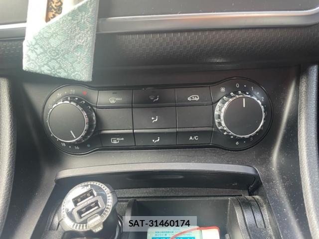 Mercedes Benz A-CLASS 2013-10 8366905-9