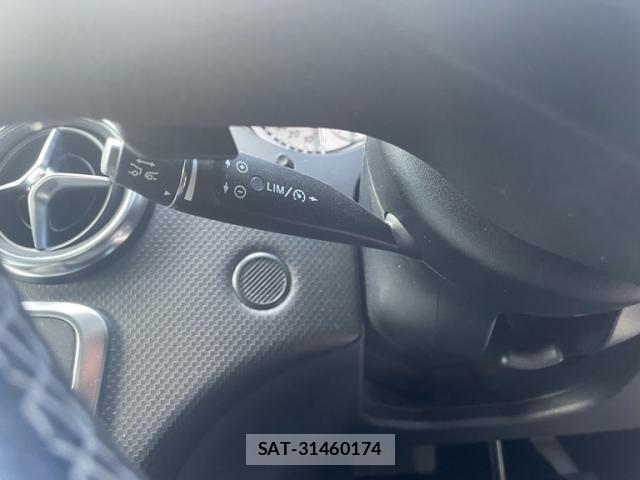 Mercedes Benz A-CLASS 2013-10 8366905-16