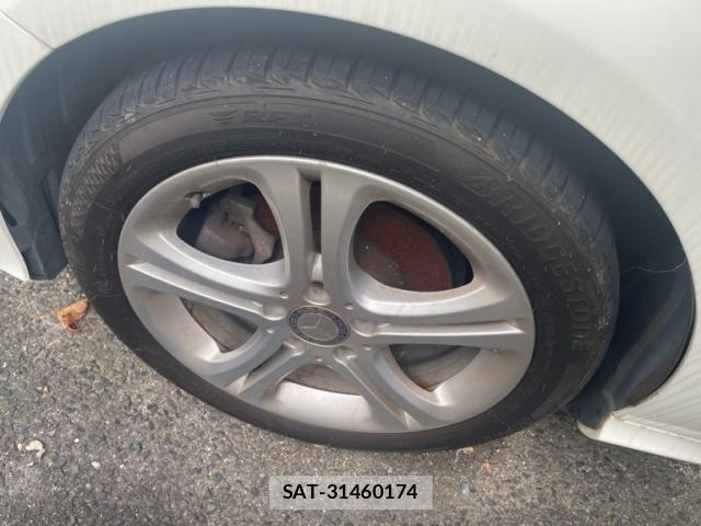 Mercedes Benz A-CLASS 2013-10 8366905-17