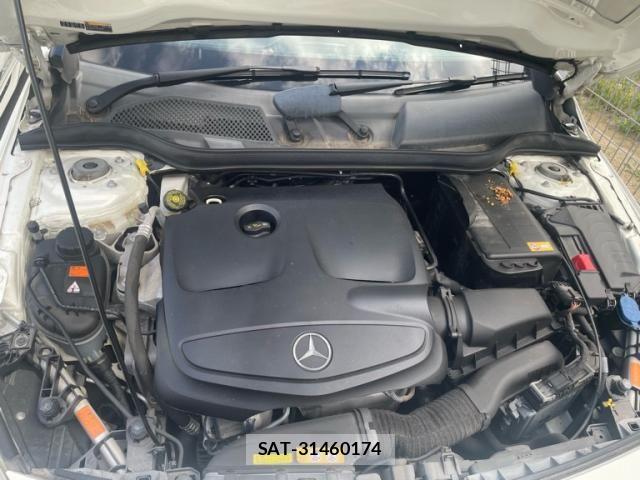 Mercedes Benz A-CLASS 2013-10 8366905-24