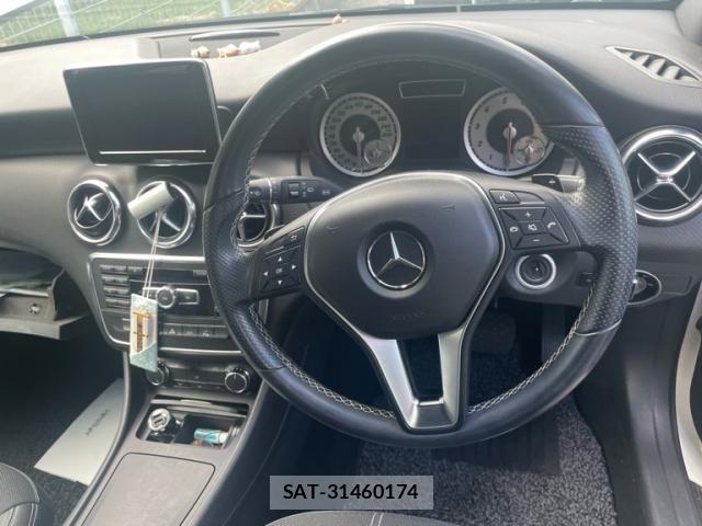 Mercedes Benz A-CLASS 2013-10 8366905-5