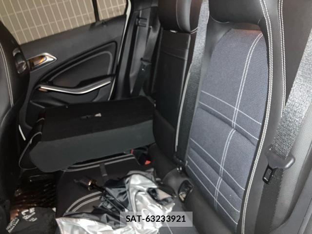 Mercedes Benz A-CLASS 2013-04 8366904-9