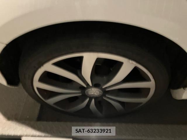Mercedes Benz A-CLASS 2013-04 8366904-4