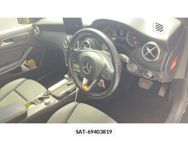 Mercedes Benz A-CLASS 2018-02 8371838-11