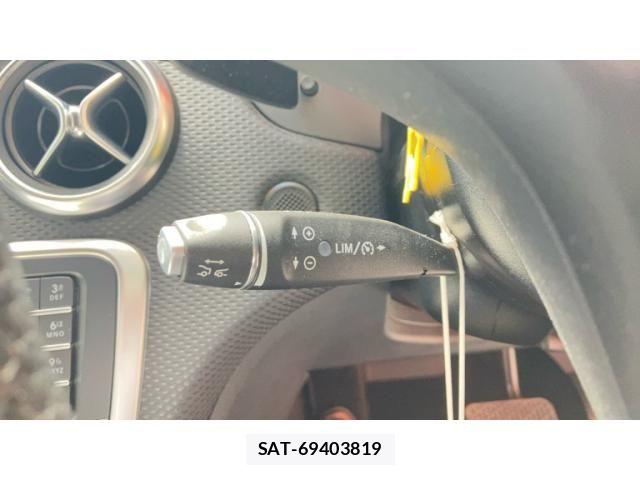Mercedes Benz A-CLASS 2018-02 8371838-21