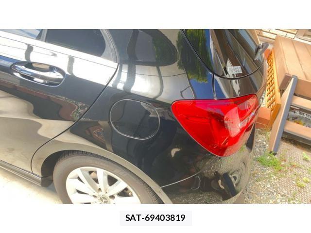 Mercedes Benz A-CLASS 2018-02 8371838-7