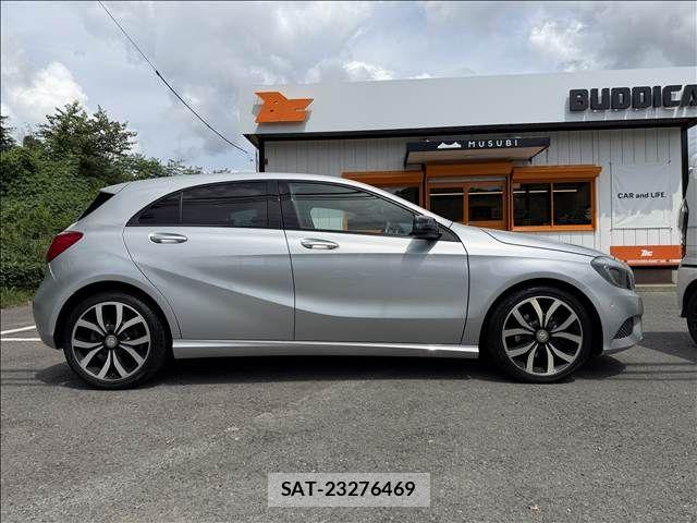 Mercedes Benz A-CLASS 2013-07 8457879-6