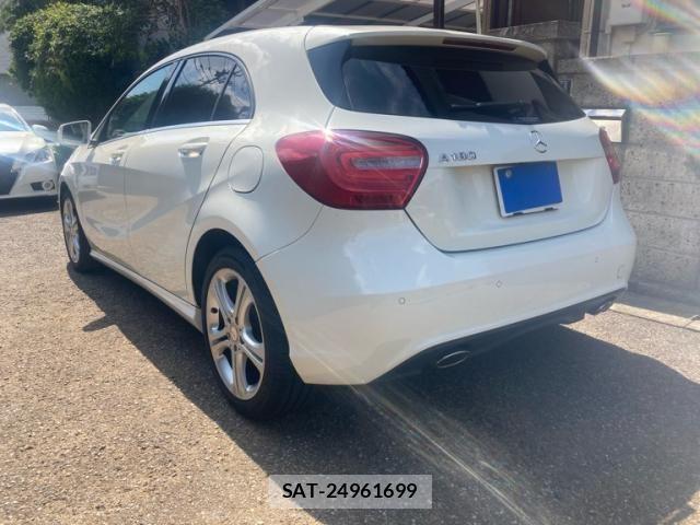 Mercedes Benz A-CLASS 2013-10 8525683-3