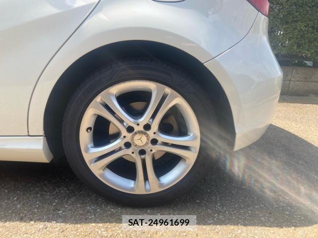 Mercedes Benz A-CLASS 2013-10 8525683-7