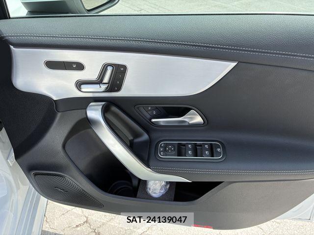 Mercedes Benz A-CLASS 2025-08 8562586-5