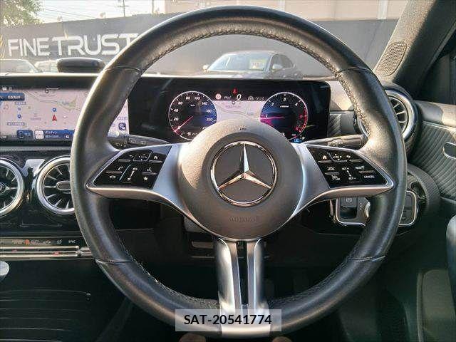Mercedes Benz A-CLASS 2024-01 8562585-9