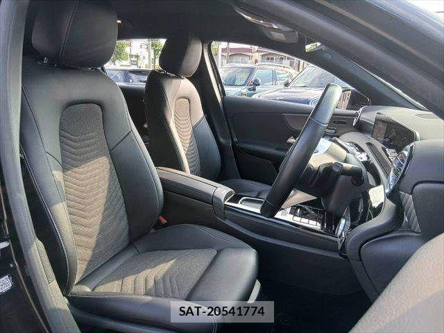 Mercedes Benz A-CLASS 2024-01 8562585-6
